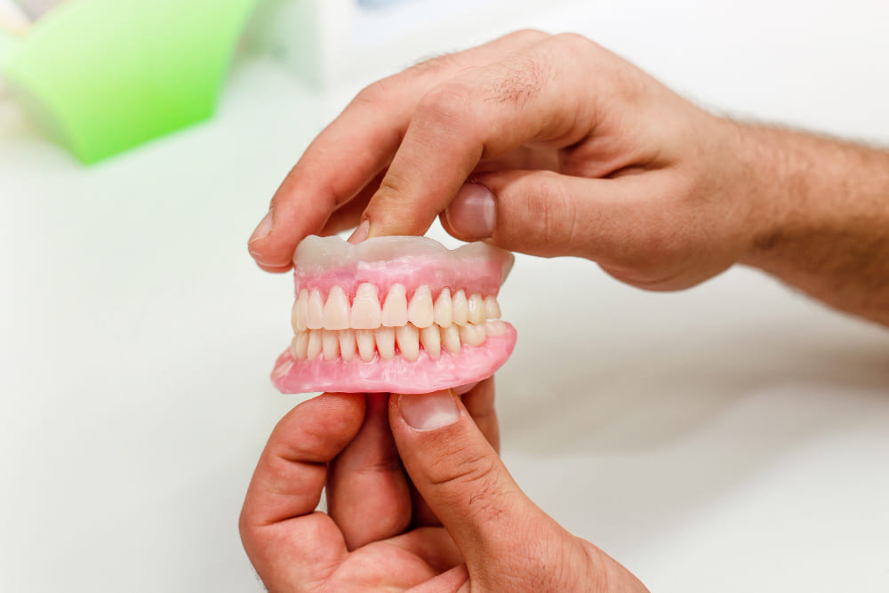 Cuándo es necesaria una prótesis dental fija