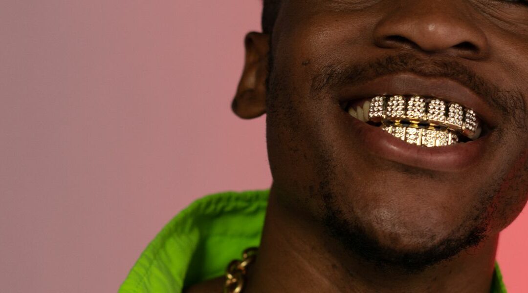 Grillz: Estilo y brillo para tus dientes